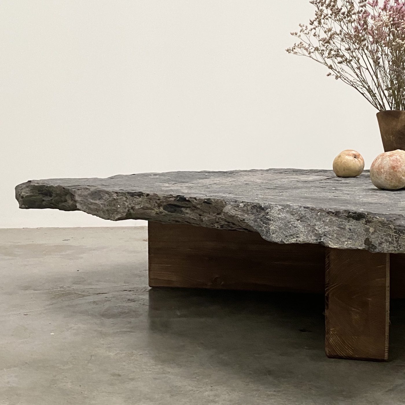 objet-vagabond-stone-table0005