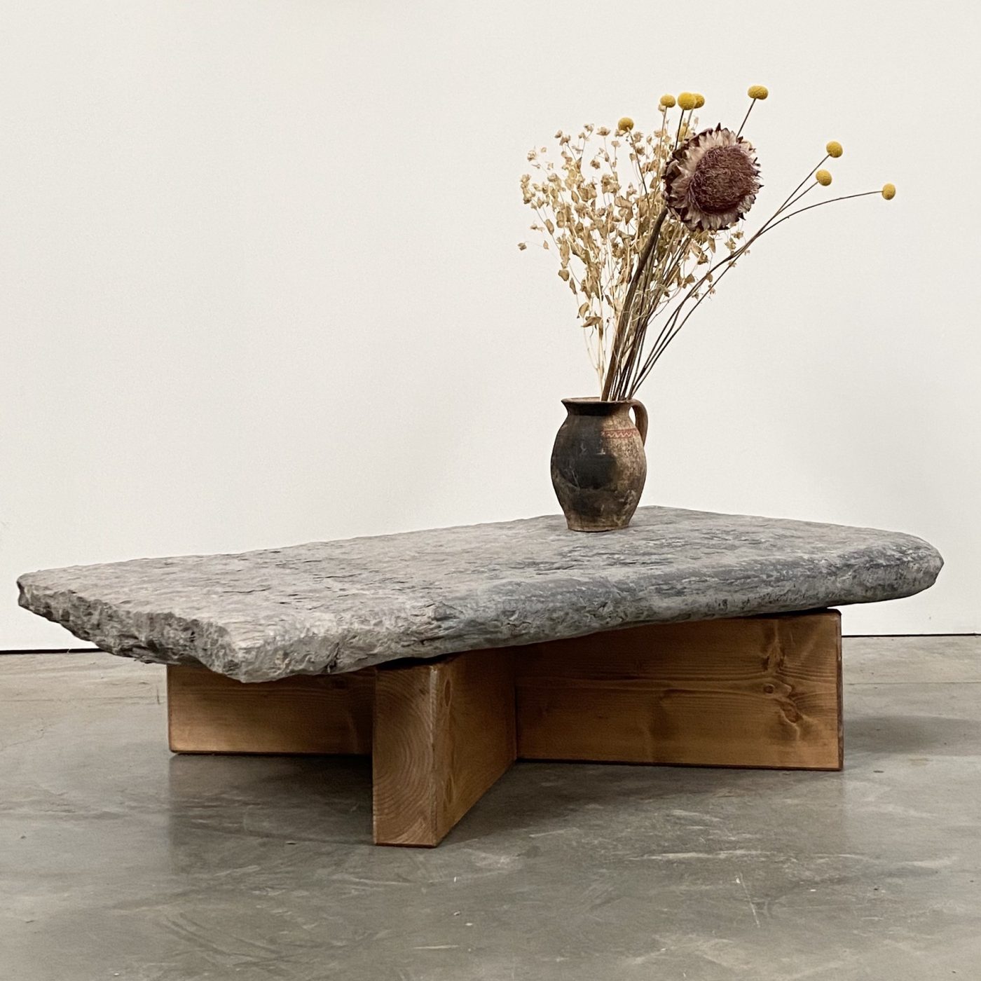 objet-vagabond-stone-table0006