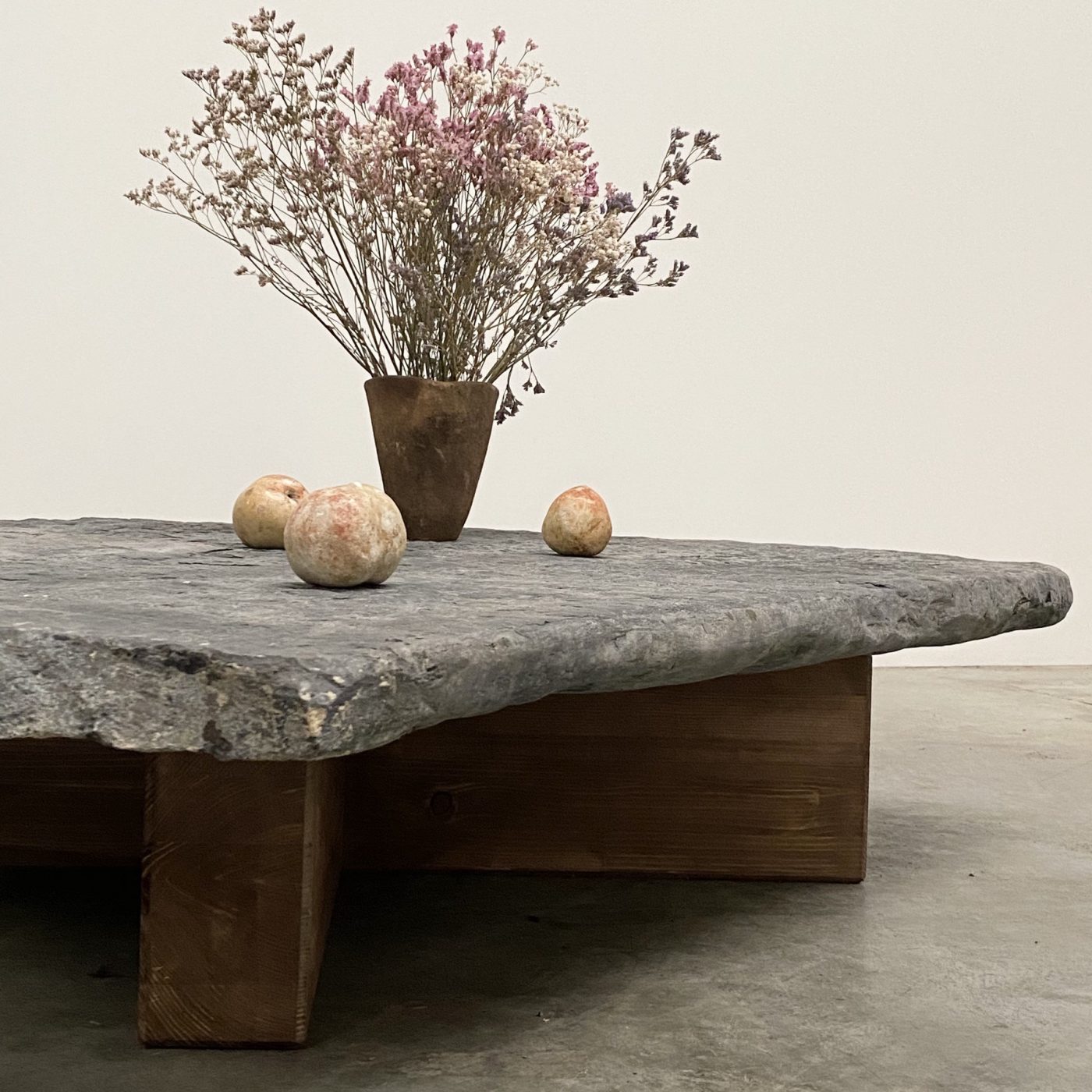 objet-vagabond-stone-table0006