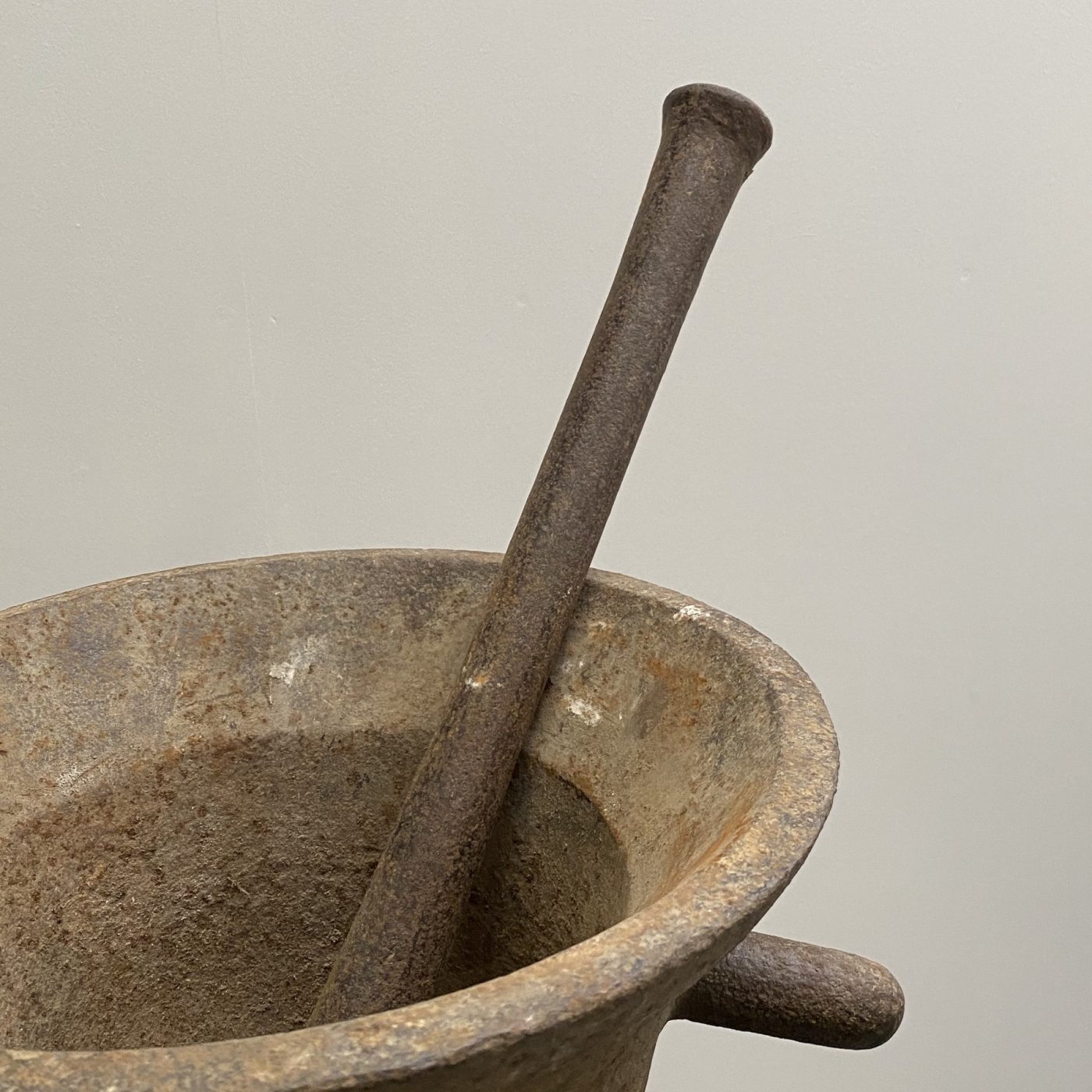 objet-vagabond-castiron-urn0006