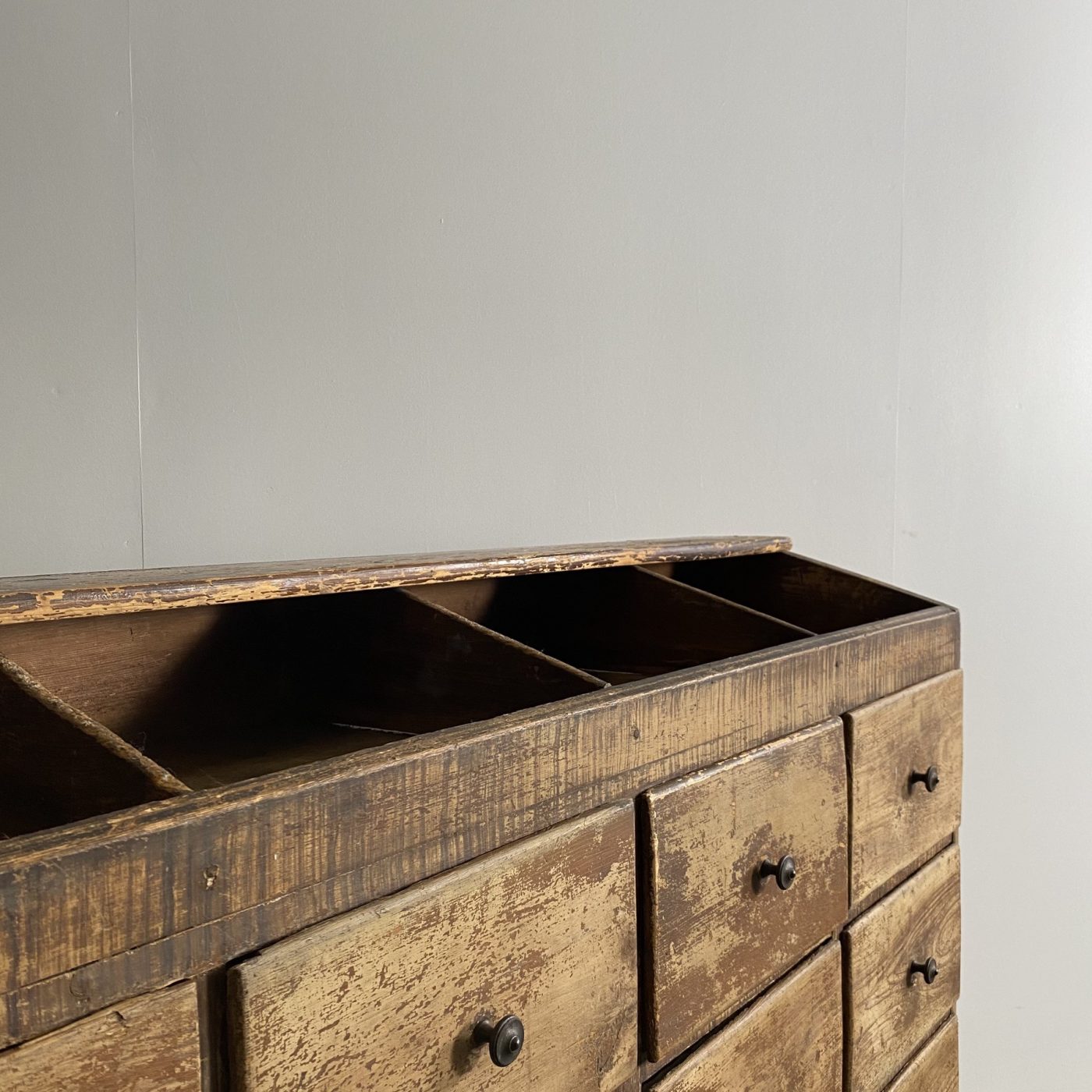 objet-vagabond-chest-drawers0002