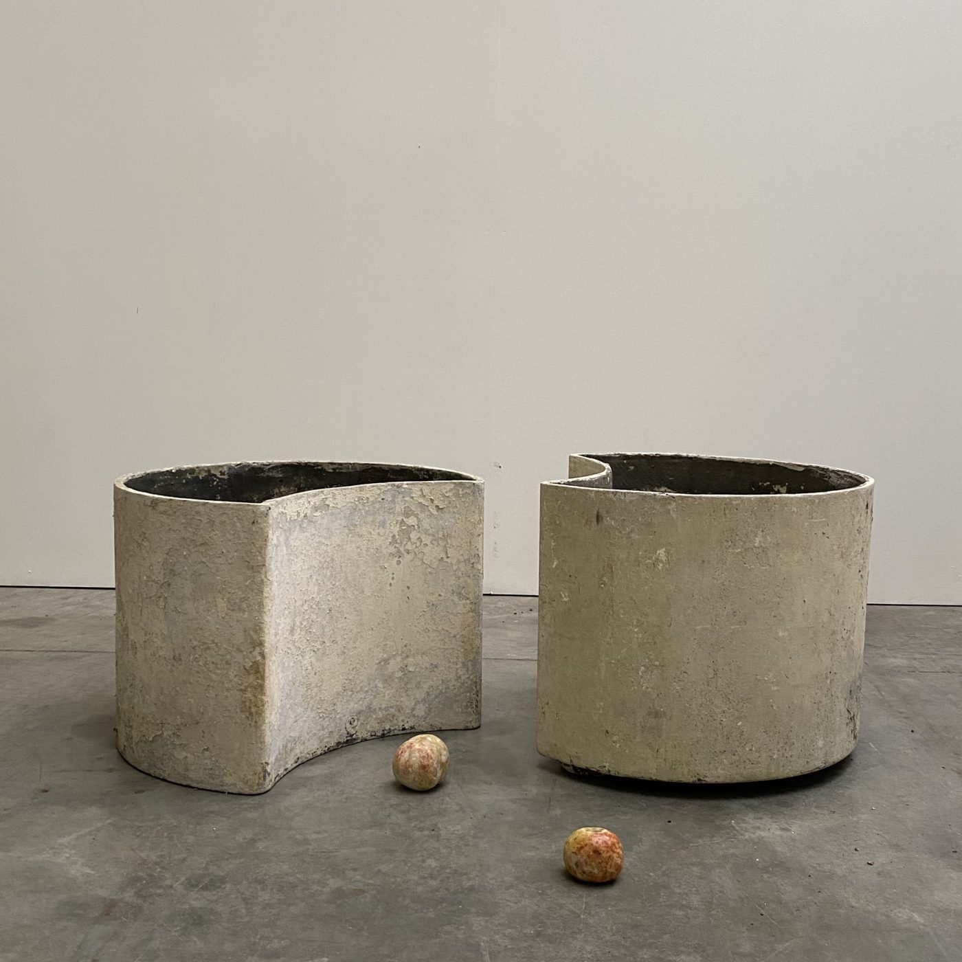 objet-vagabond-concrete-planters0001