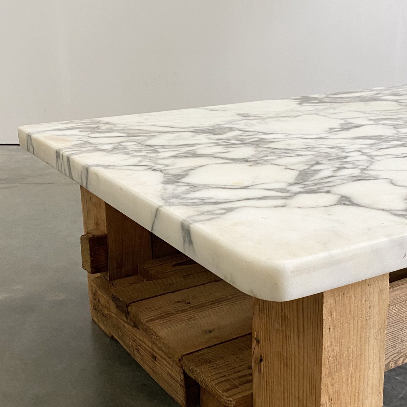 objet-vagabond-marble-table0005