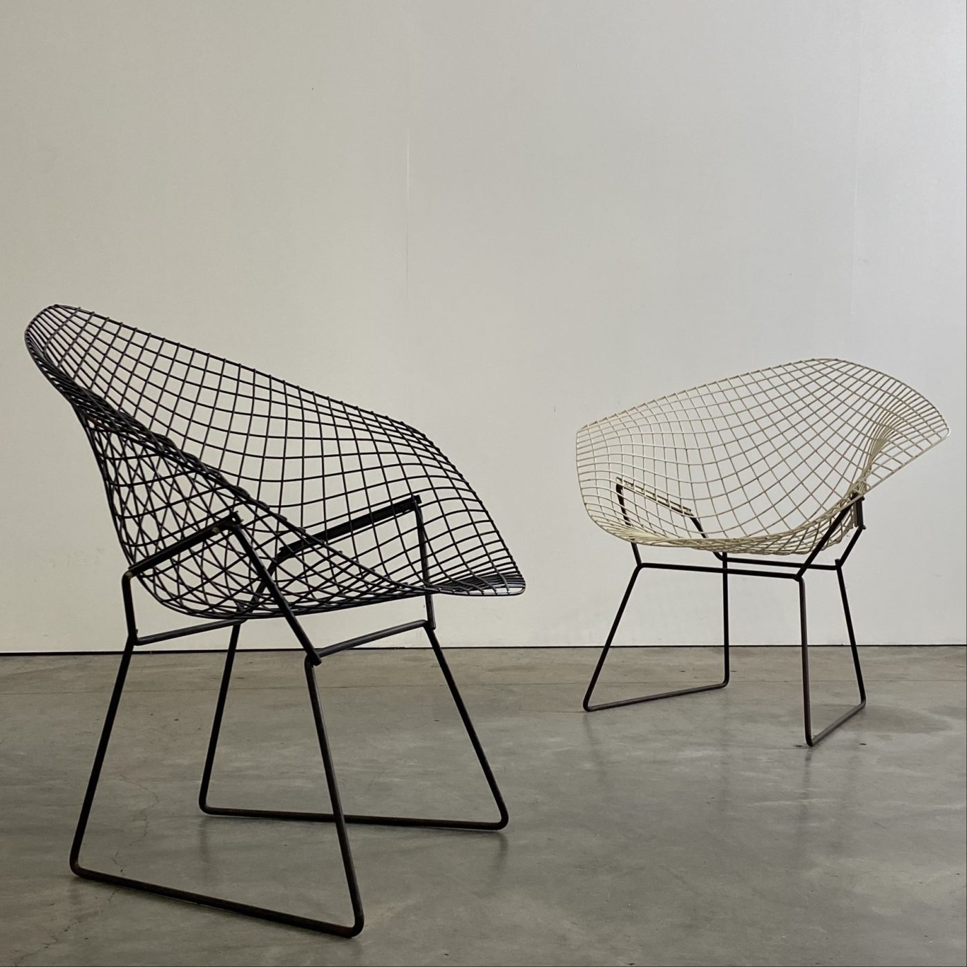 objet-vagabond-bertoia.armchairs0001