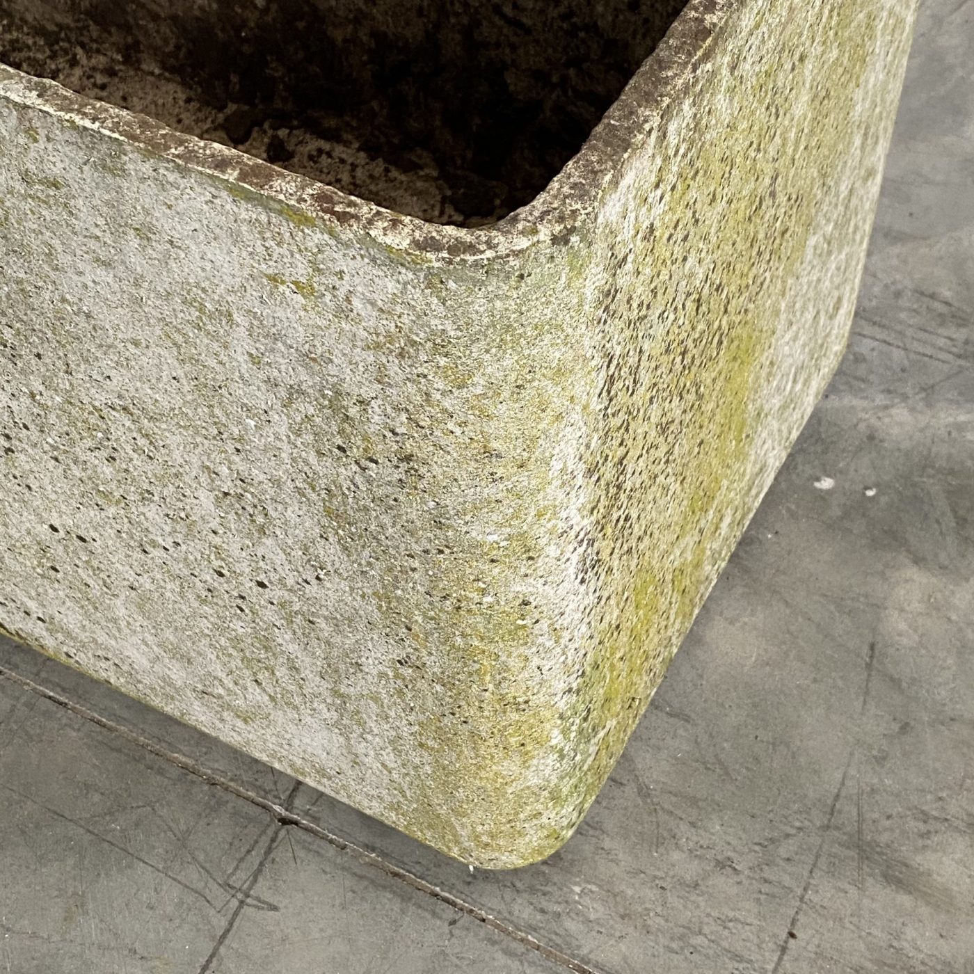 objet-vagabond-concrete-planter0004