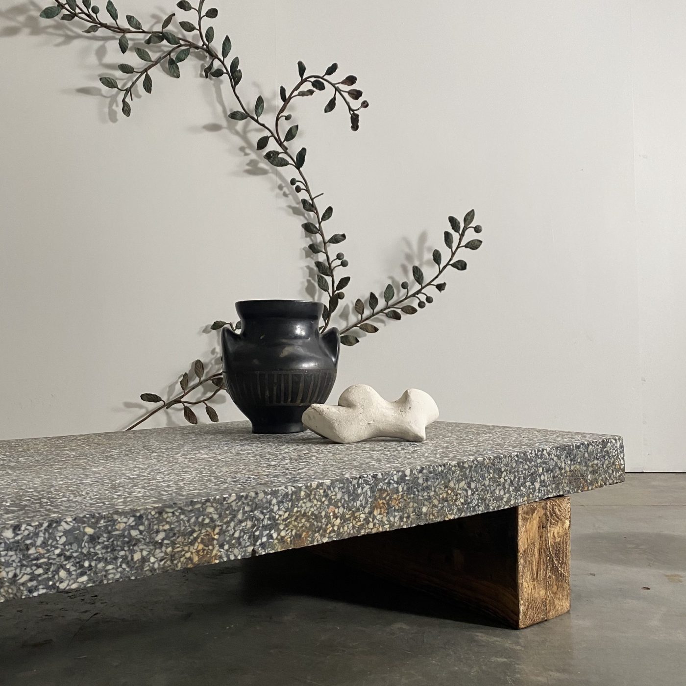 objet-vagabond-granito-coffeetable0002