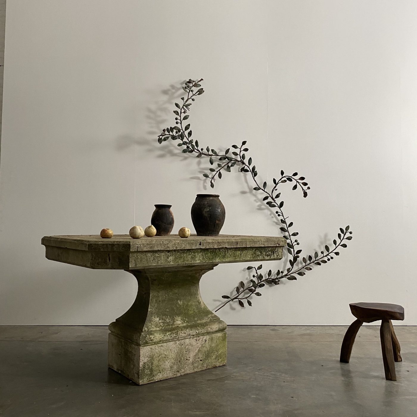 objet-vagabond-stone-table0000