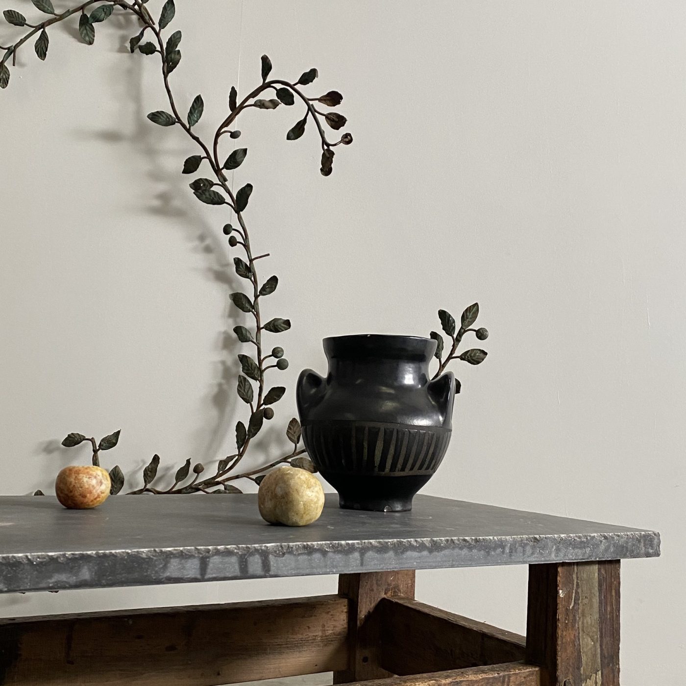 objet-vagabond-stone-table0001