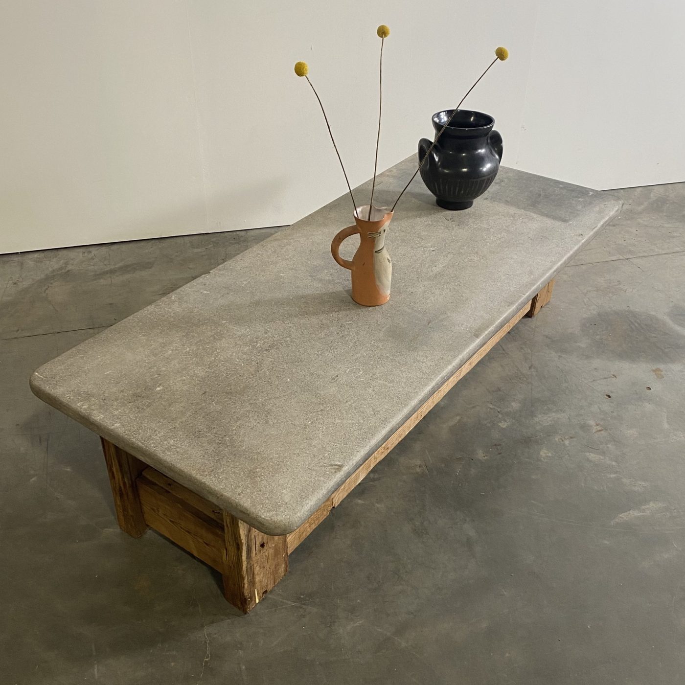 objet-vagabond-stone-table0005