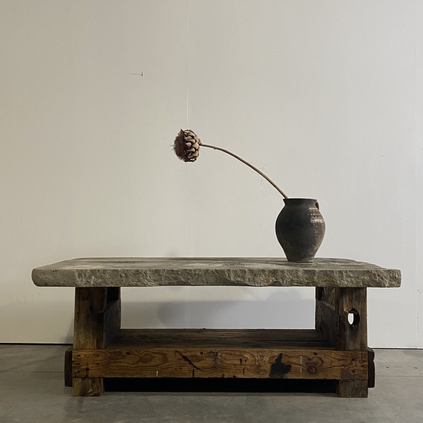 objet-vagabond-stone-table0007