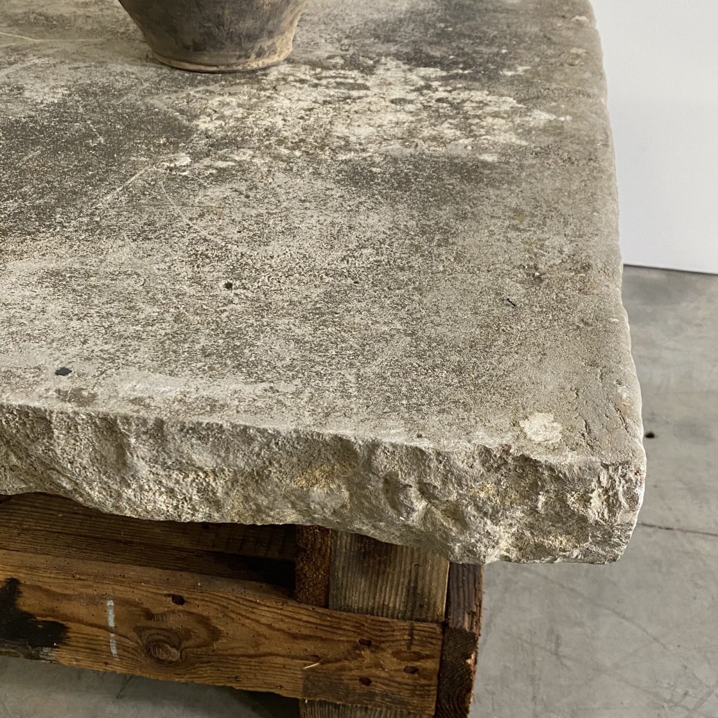 objet-vagabond-stone-table0008