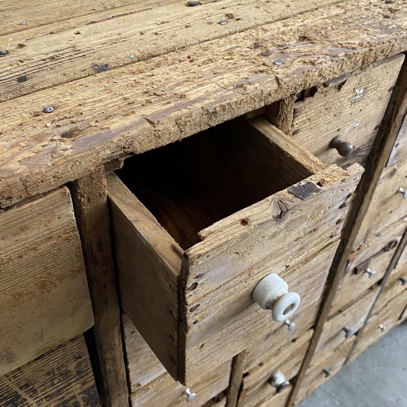 objet-vagabond-industrial-chest0001