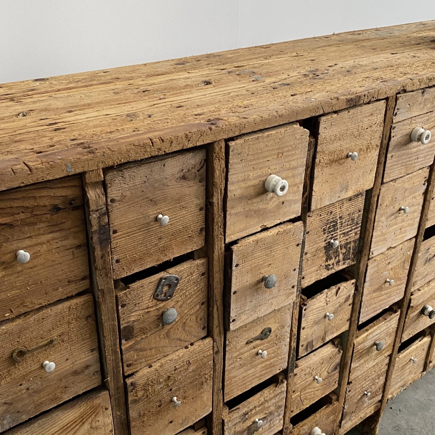 objet-vagabond-industrial-chest0005