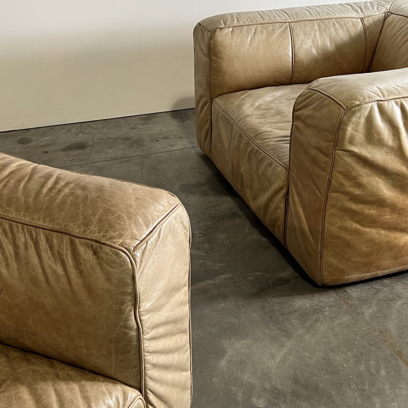 objet-vagabond-leather-armchairs0005