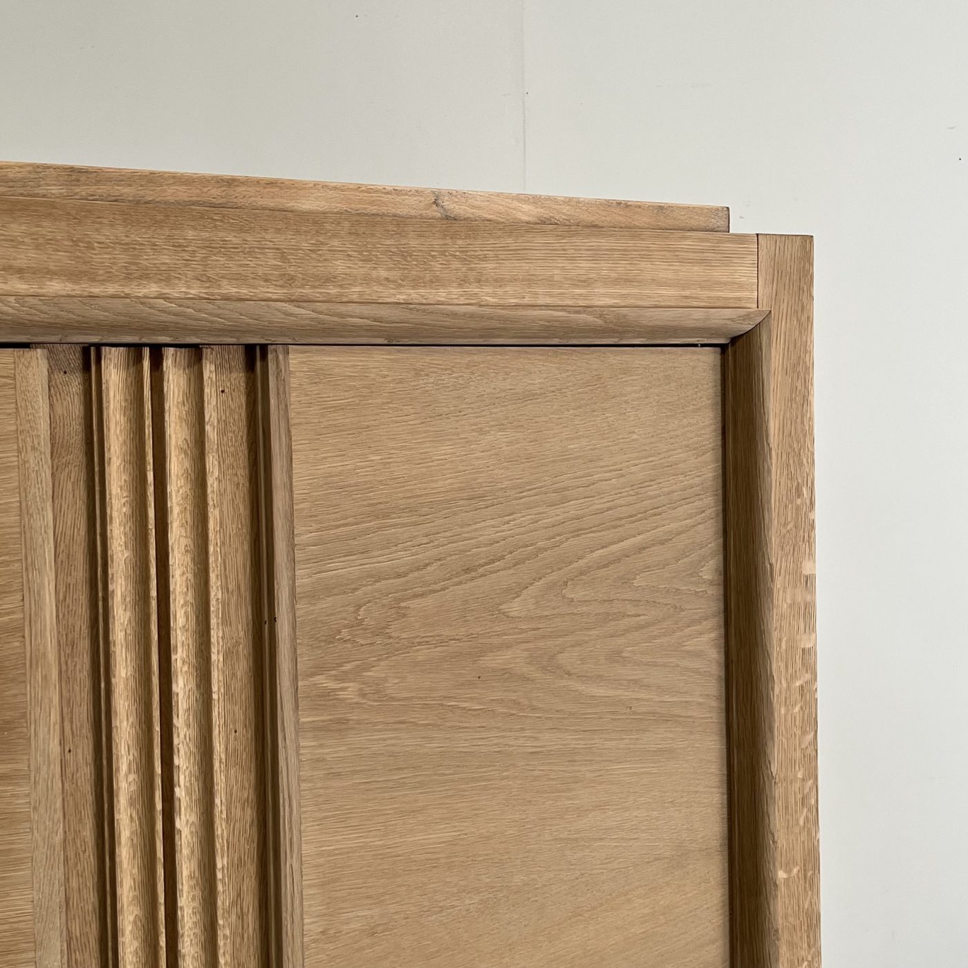 objet-vagabond-oak-cupboard0000