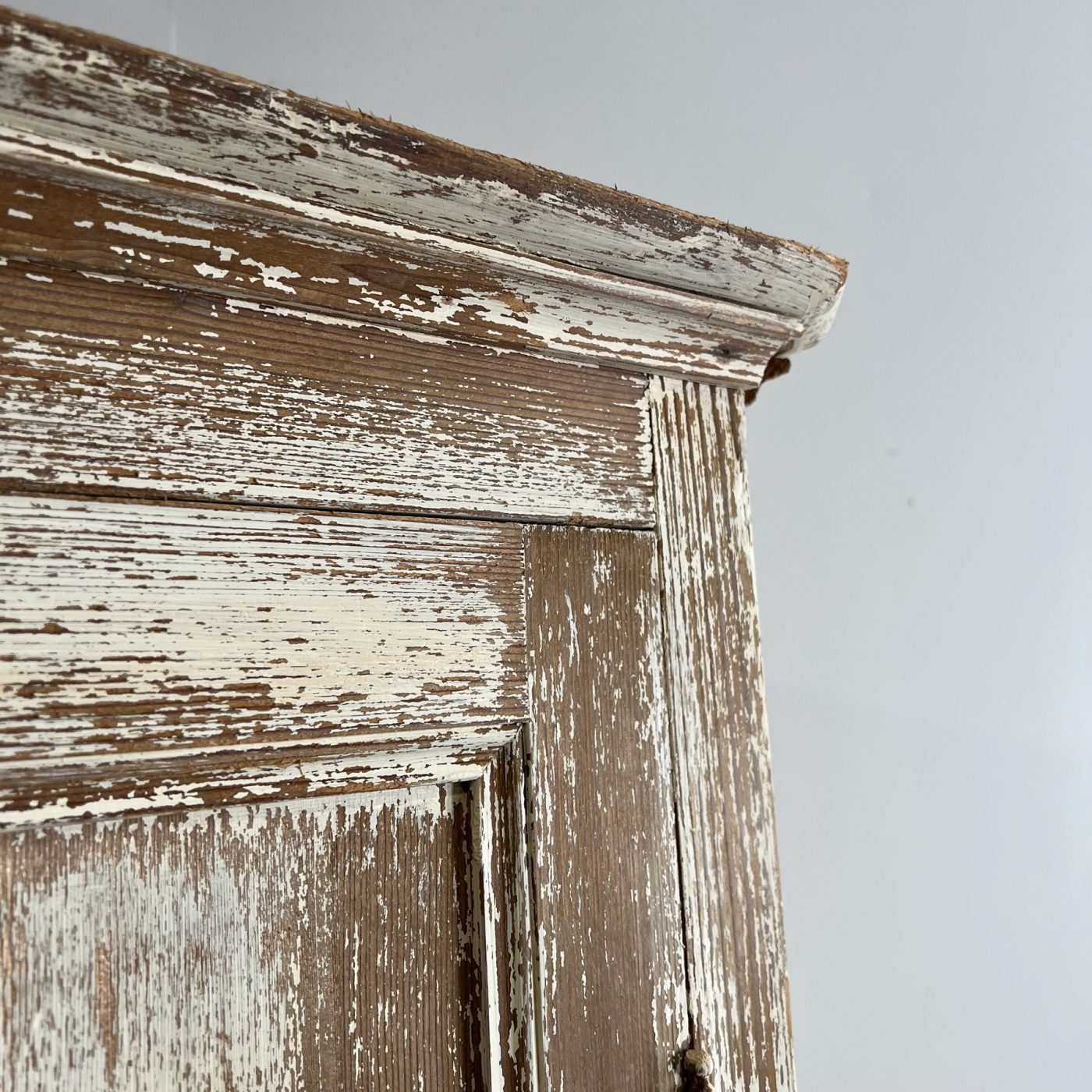 objet-vagabond-painted-cupboard0006