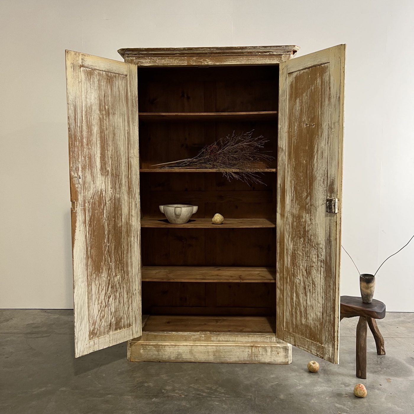 objet-vagabond-painted-cupboard0007