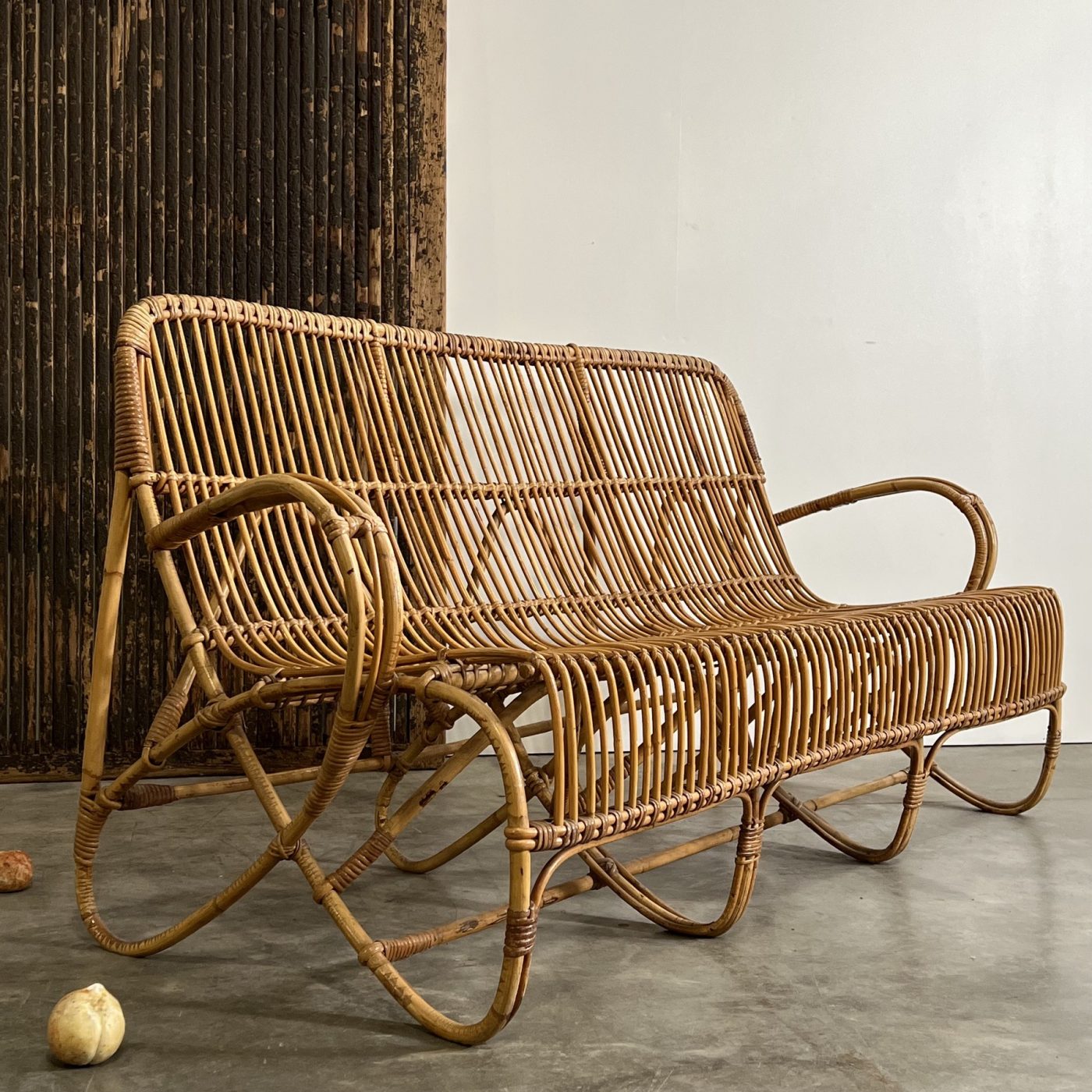 objet-vagabond-rattan-settee0005