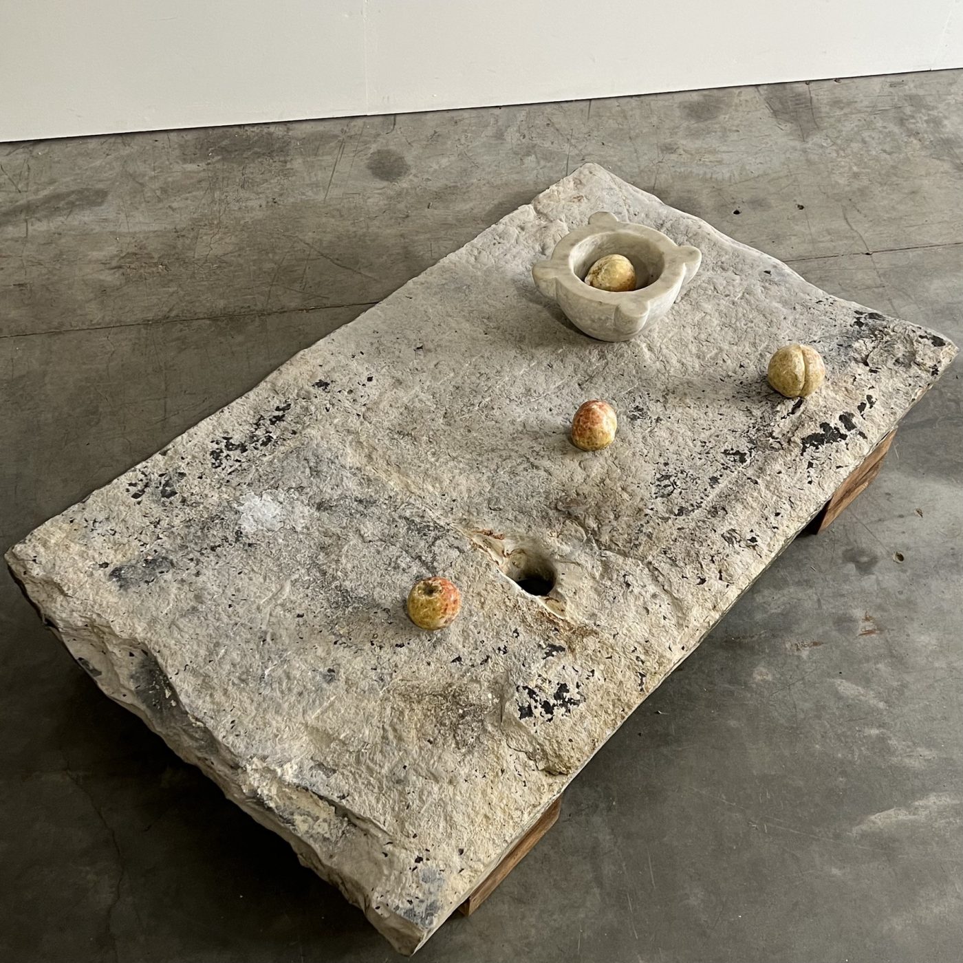 objet-vagabond-stone-table0003