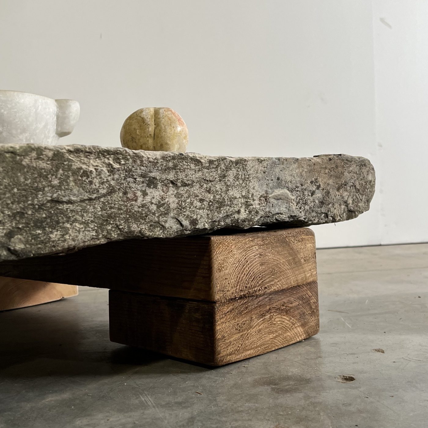 objet-vagabond-stone-table0004