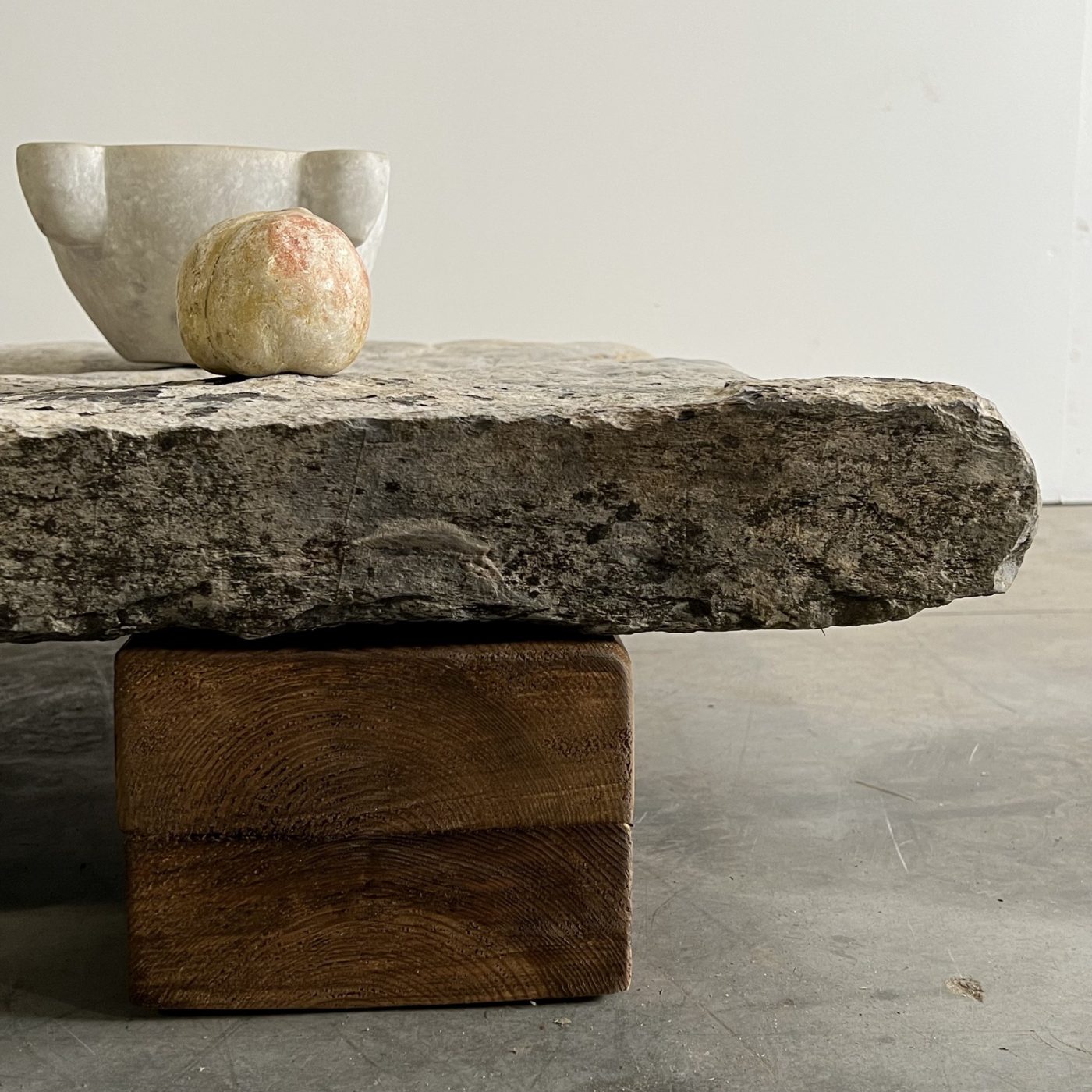 objet-vagabond-stone-table0007