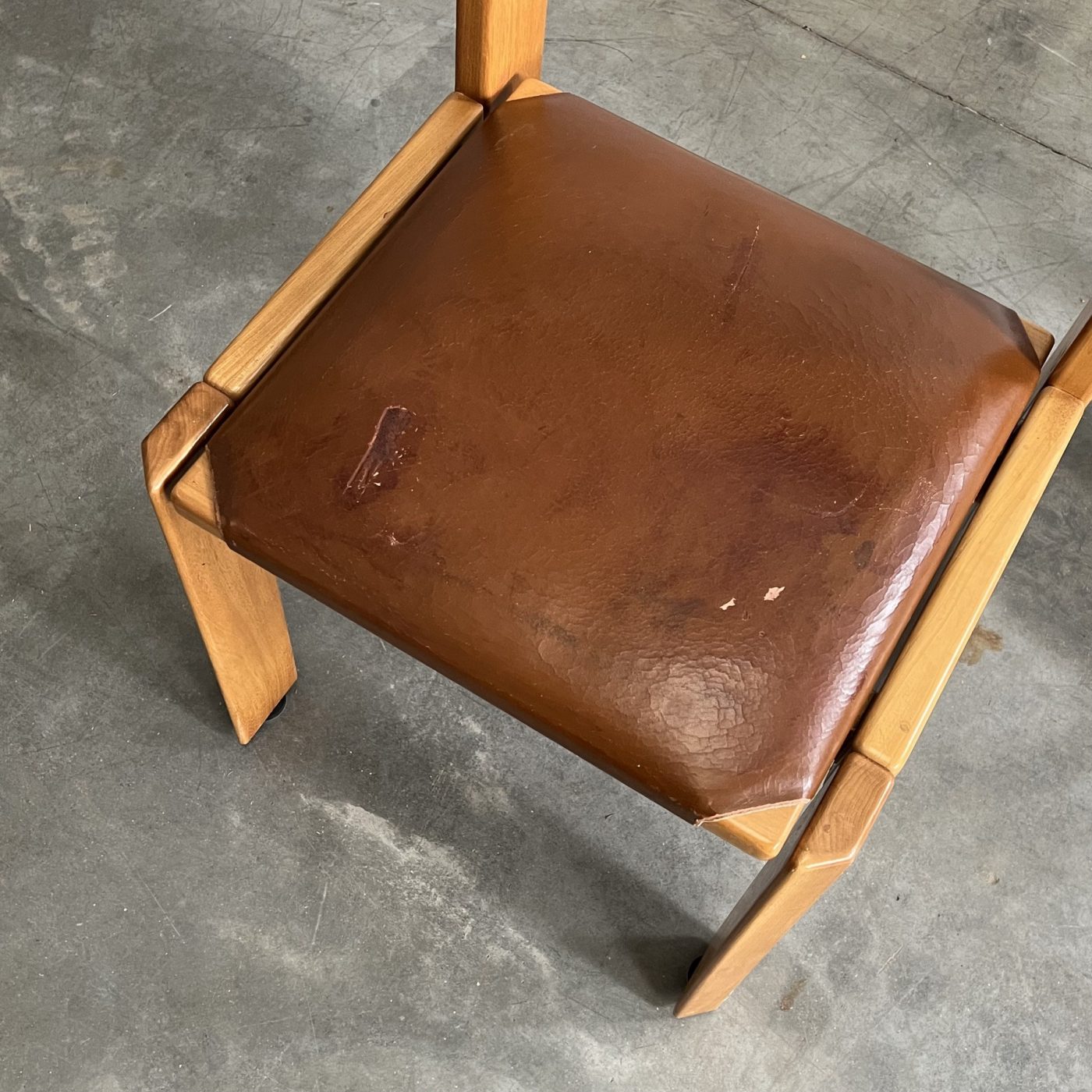 objet-vagabond-leather-chairs0000