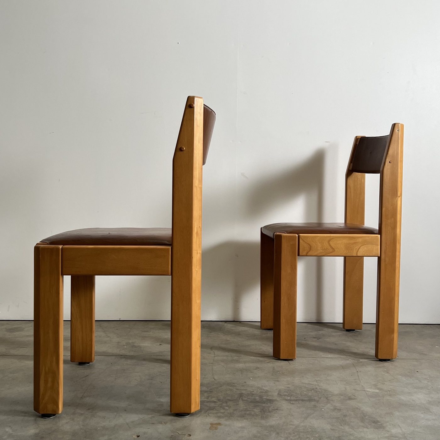 objet-vagabond-leather-chairs0002