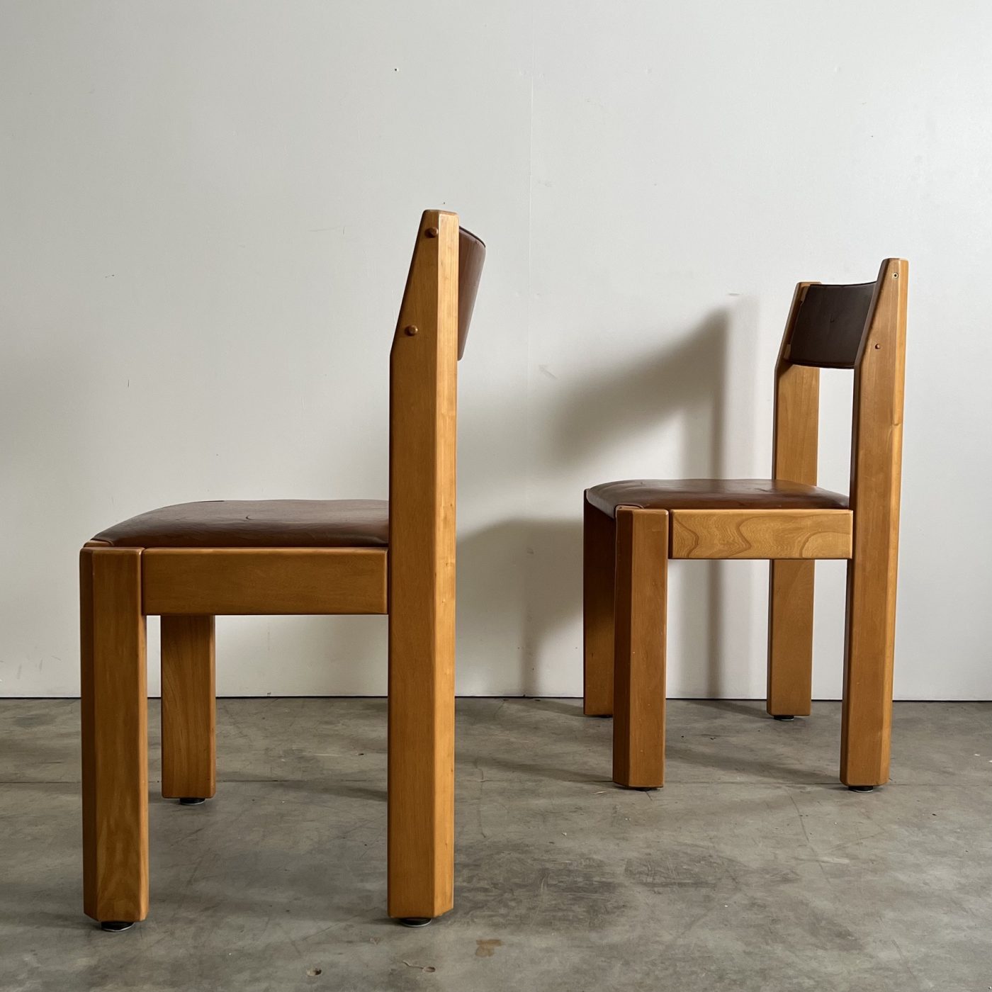 objet-vagabond-leather-chairs0003