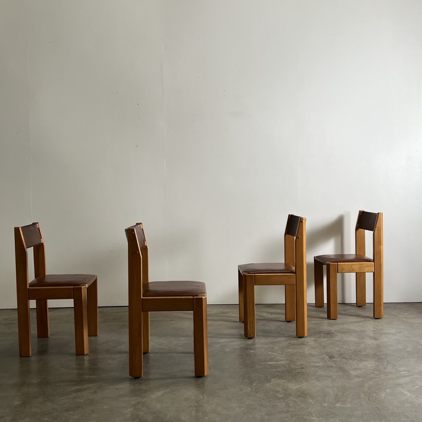 objet-vagabond-leather-chairs0006