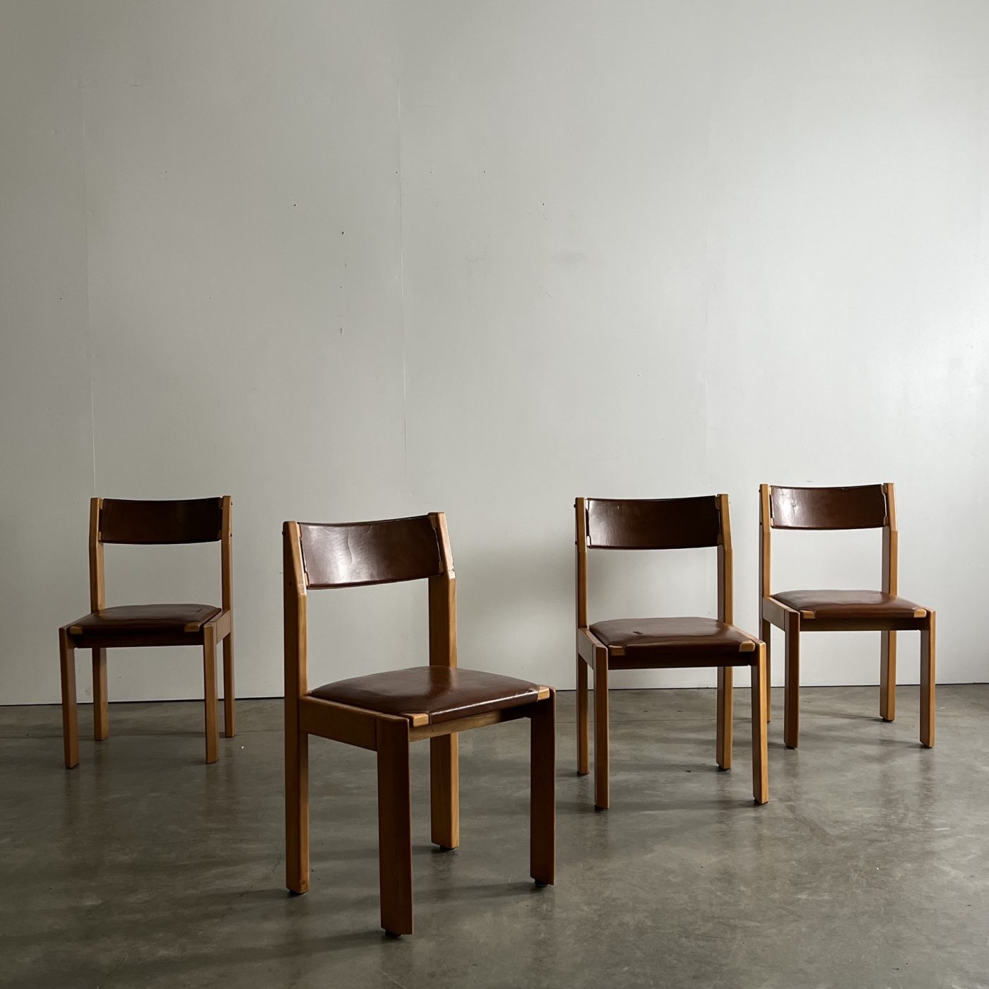 objet-vagabond-leather-chairs0009