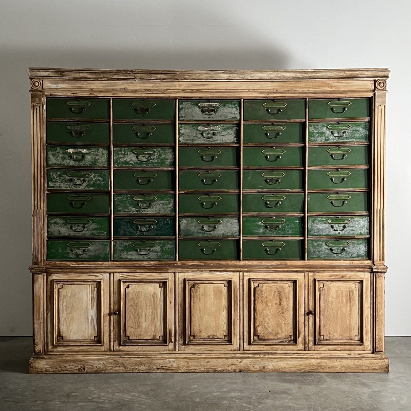 objet-vagabond-notary-cabinet0002