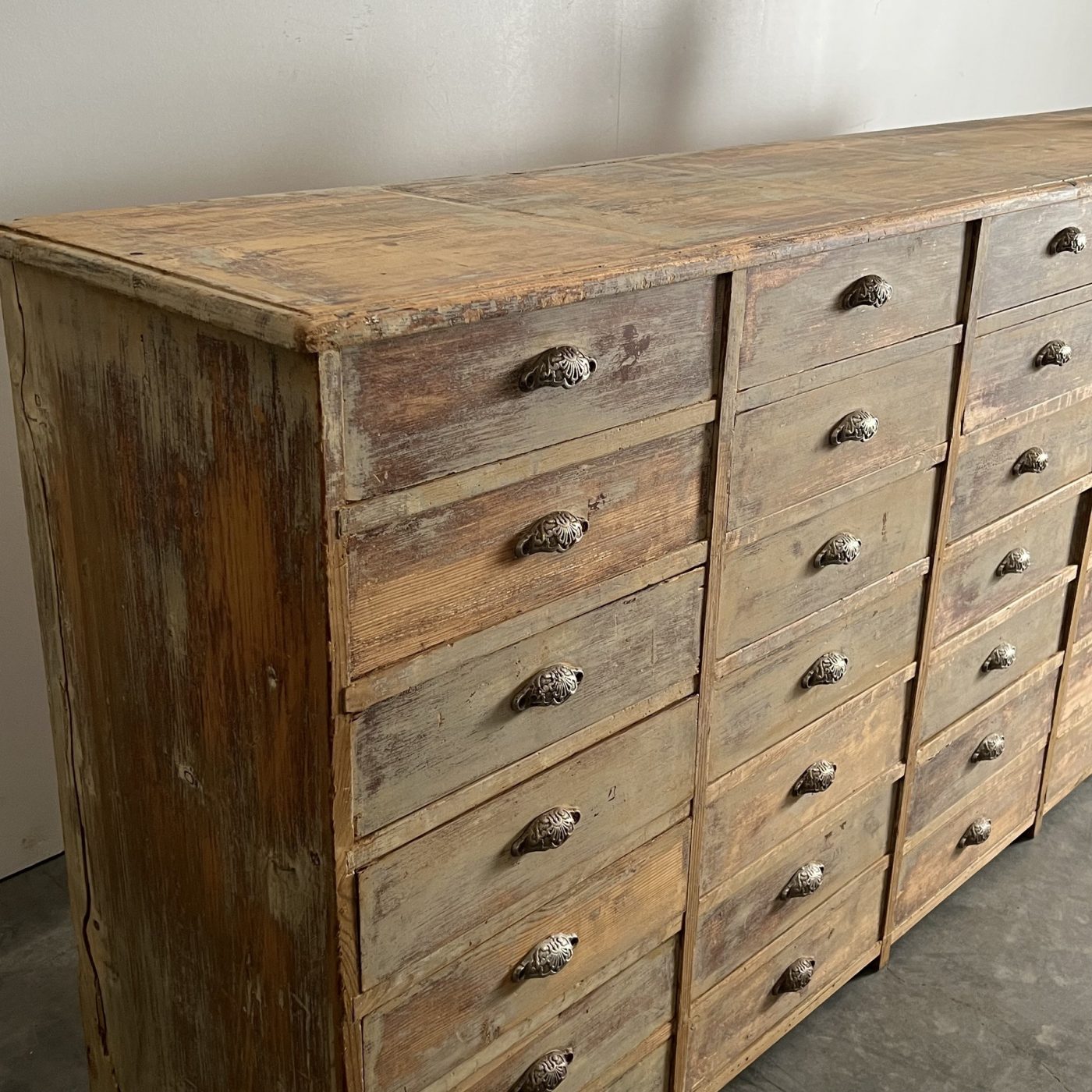 objet-vagabond-painted-chest0001