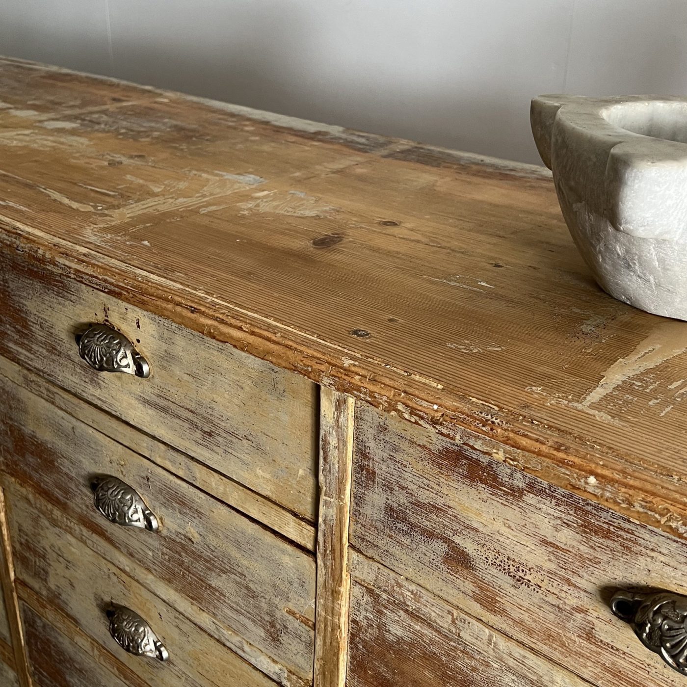 objet-vagabond-painted-chest0004