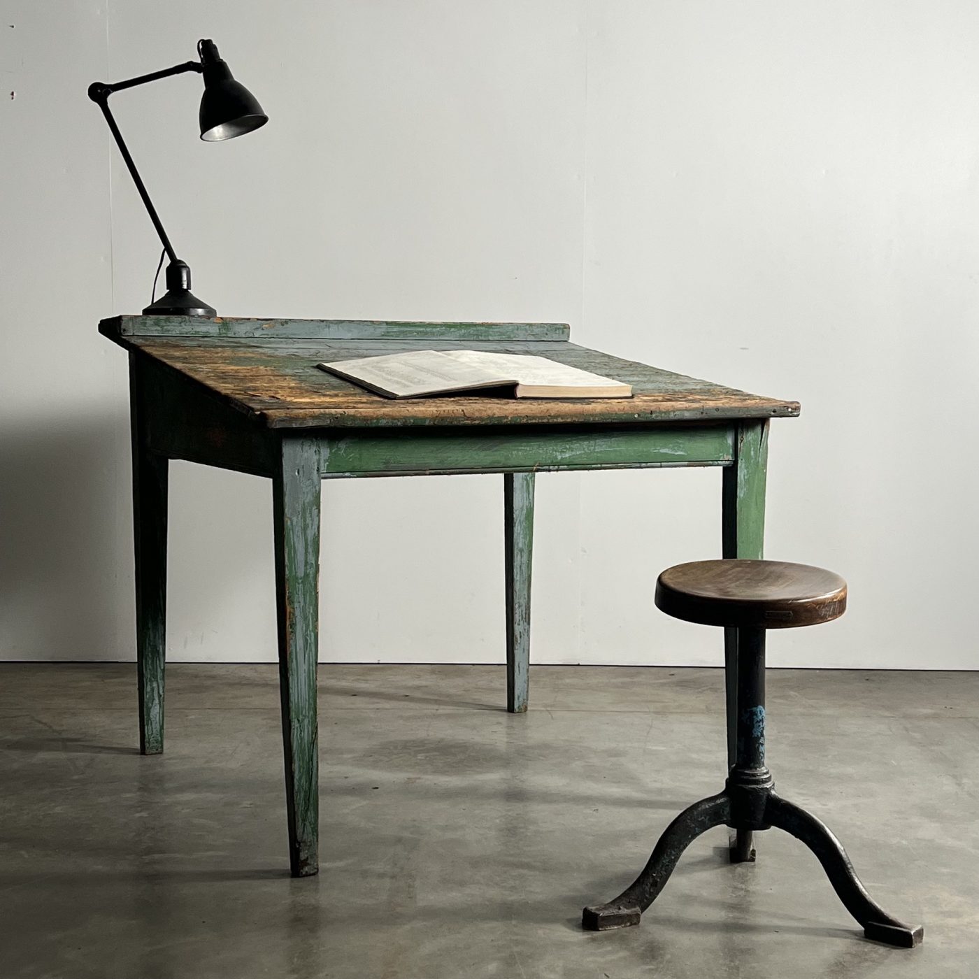 objet-vagabond-painted-desk0002