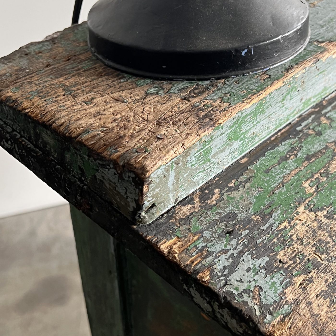 objet-vagabond-painted-desk0004