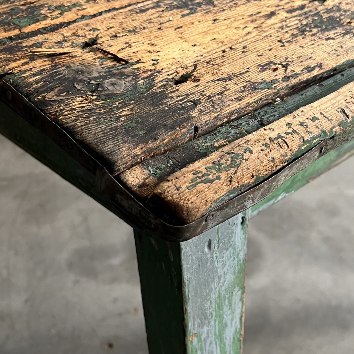 objet-vagabond-painted-desk0005