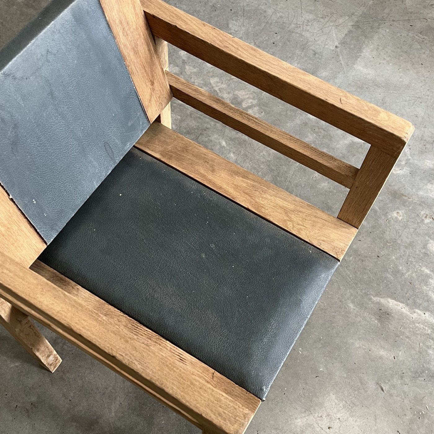 objet-vagabond-reconstruction-chairs0002