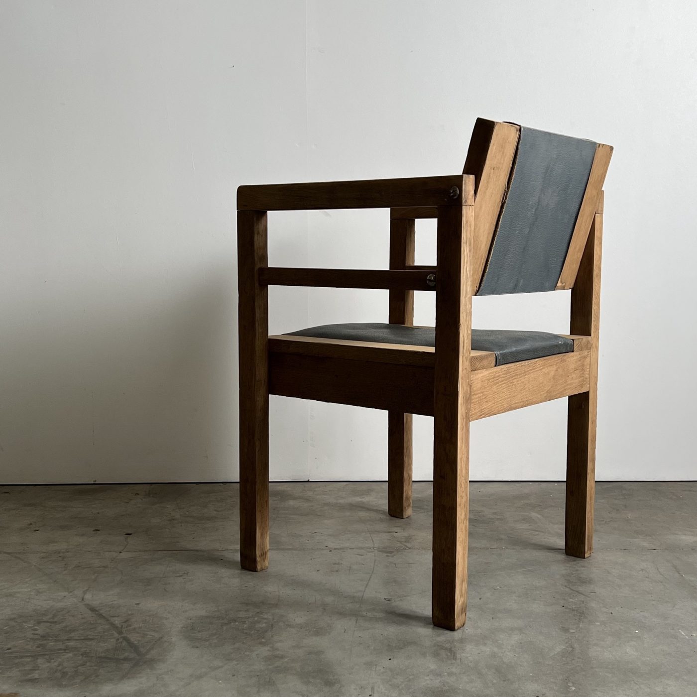 objet-vagabond-reconstruction-chairs0004