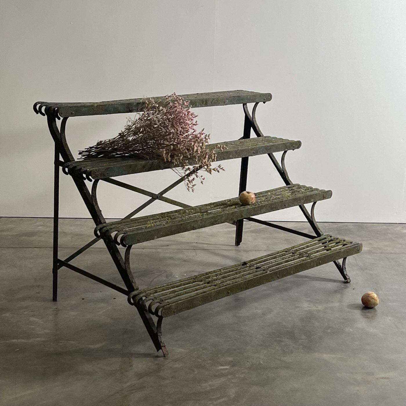 objet-vagabond-flowershop-shelf0002