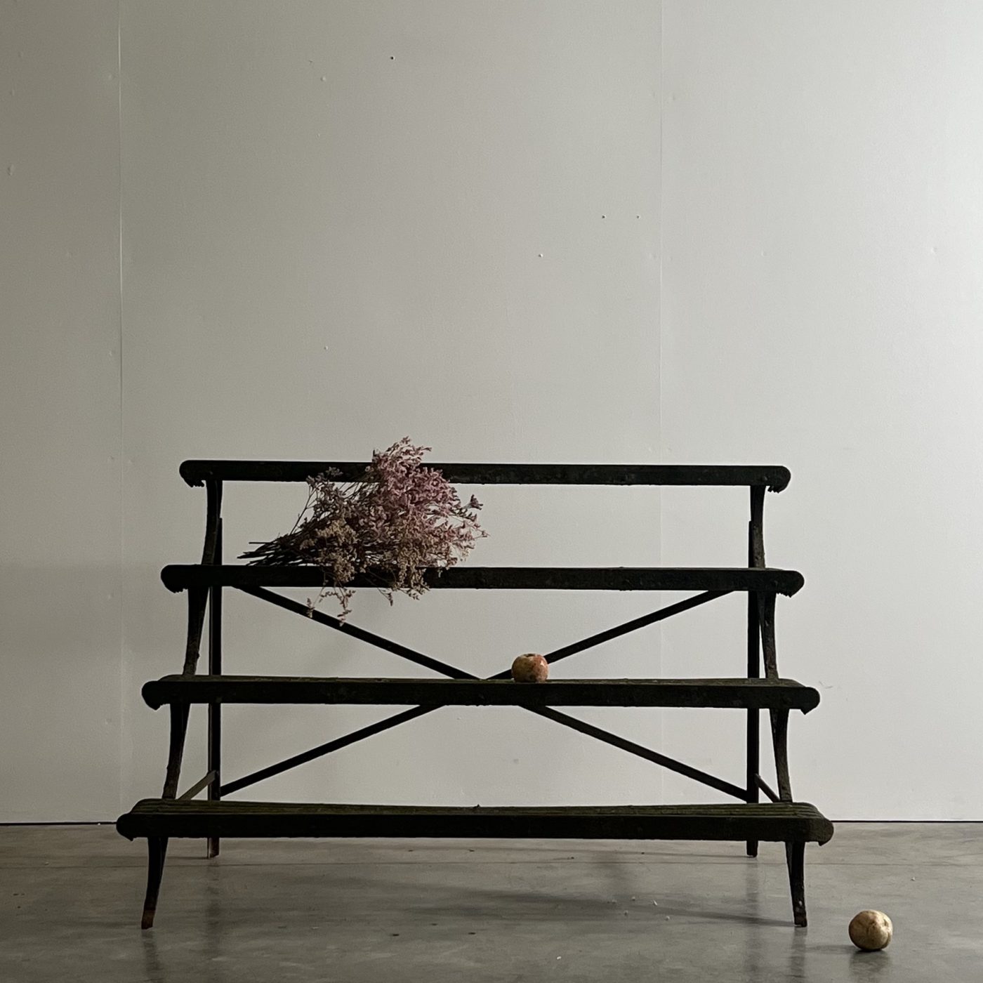 objet-vagabond-flowershop-shelf0007