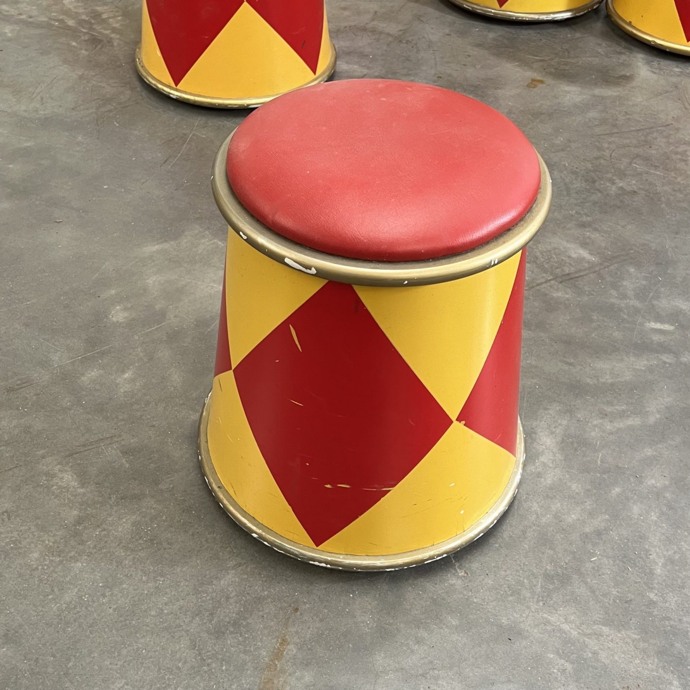 objet-vagabond-circus-stools0005