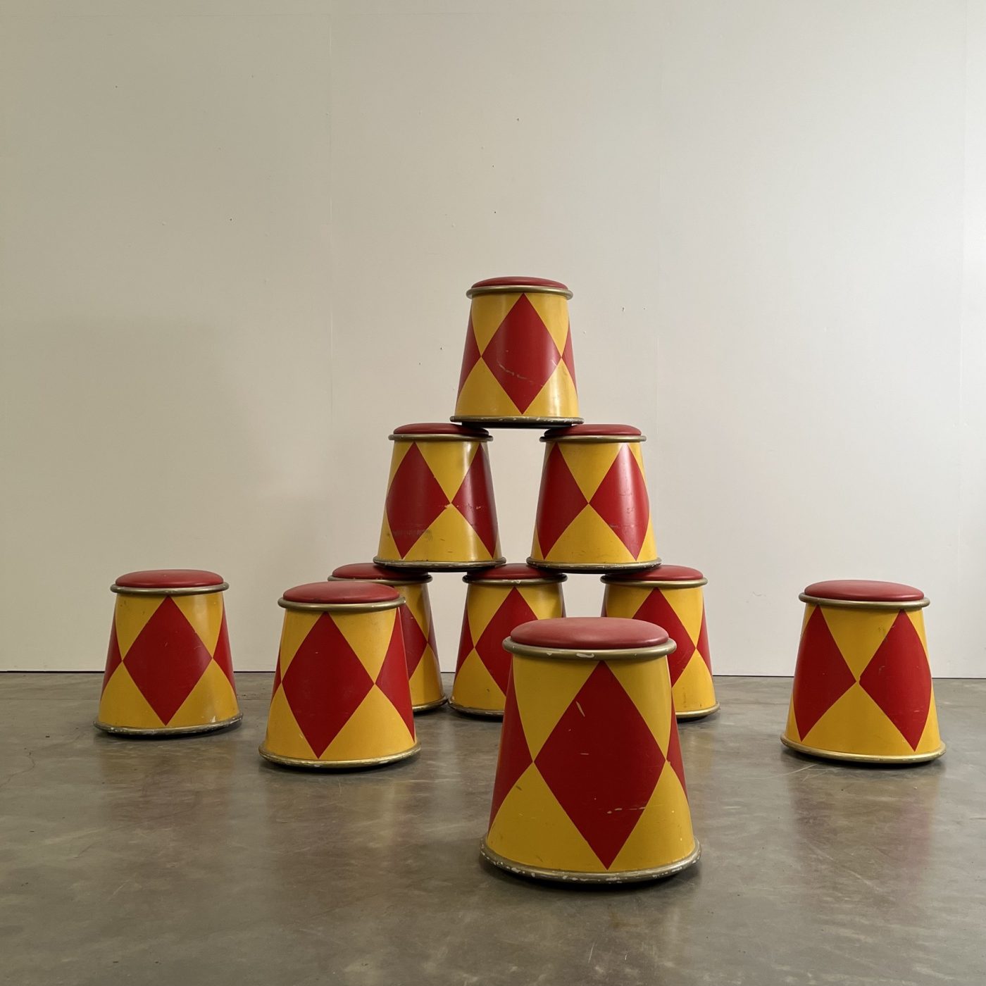 objet-vagabond-circus-stools0007