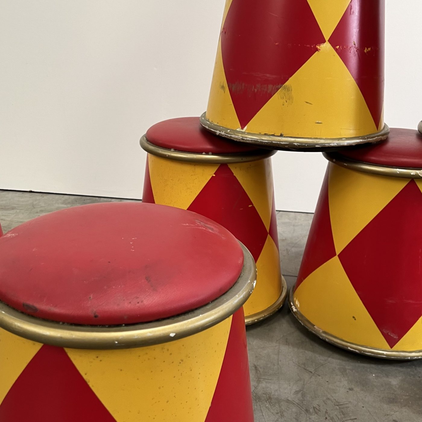 objet-vagabond-circus-stools0008