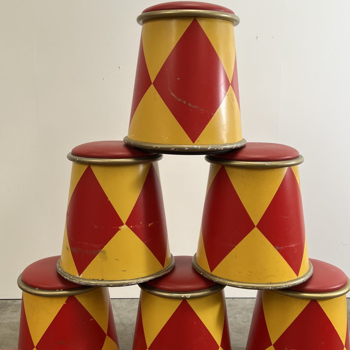 objet-vagabond-circus-stools0009