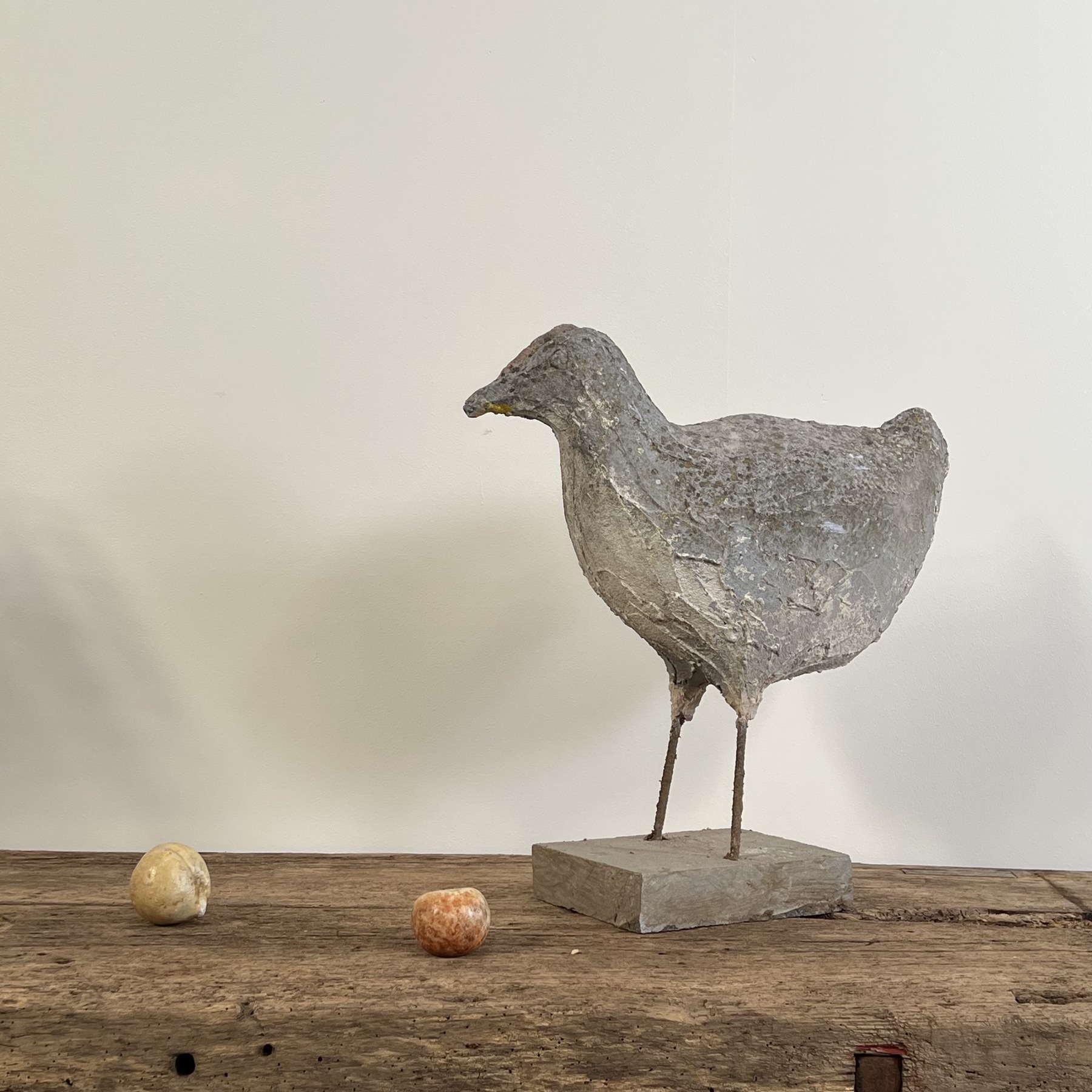 concrete chicken sculpture – Objet Vagabond