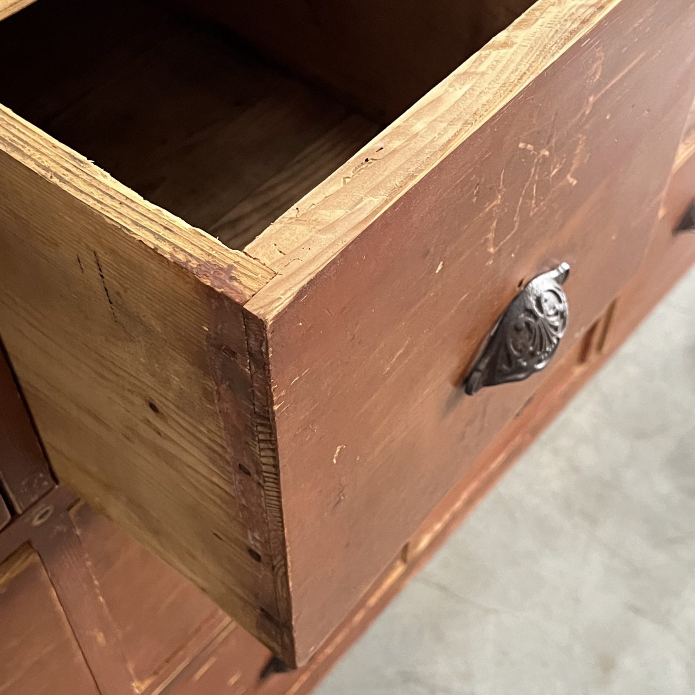 objet-vagabond-painted-chest0002