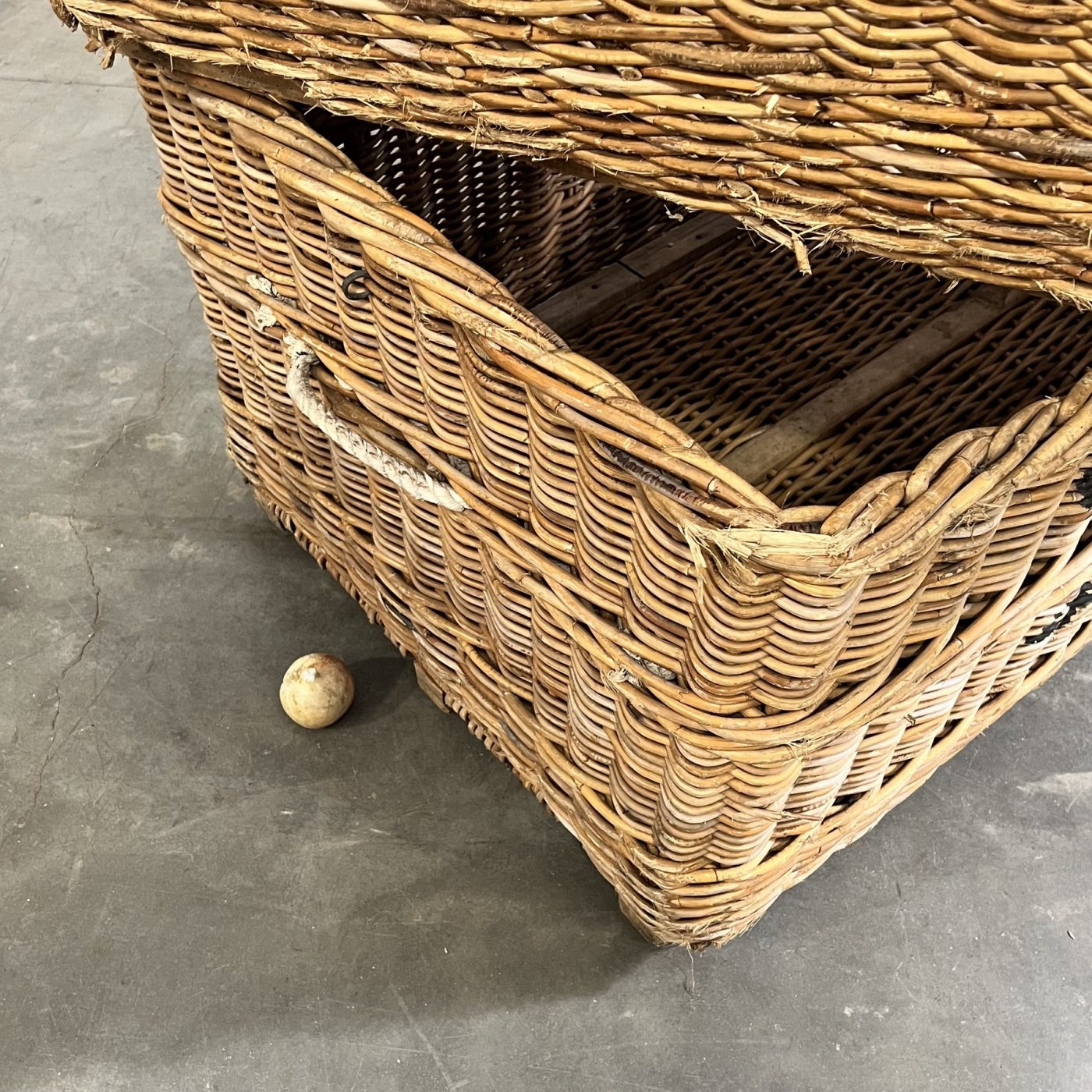 objet-vagabond-large-rattan-baskets0000