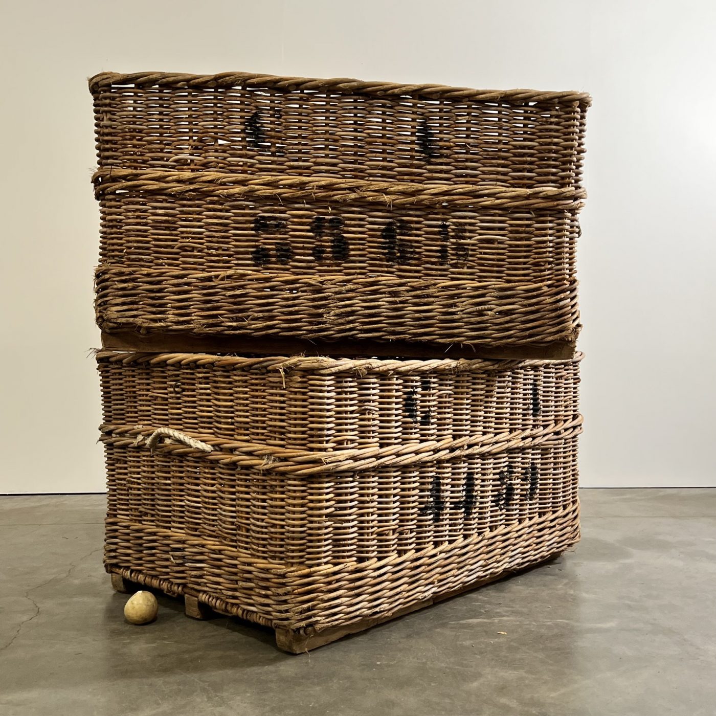 objet-vagabond-large-rattan-baskets0001