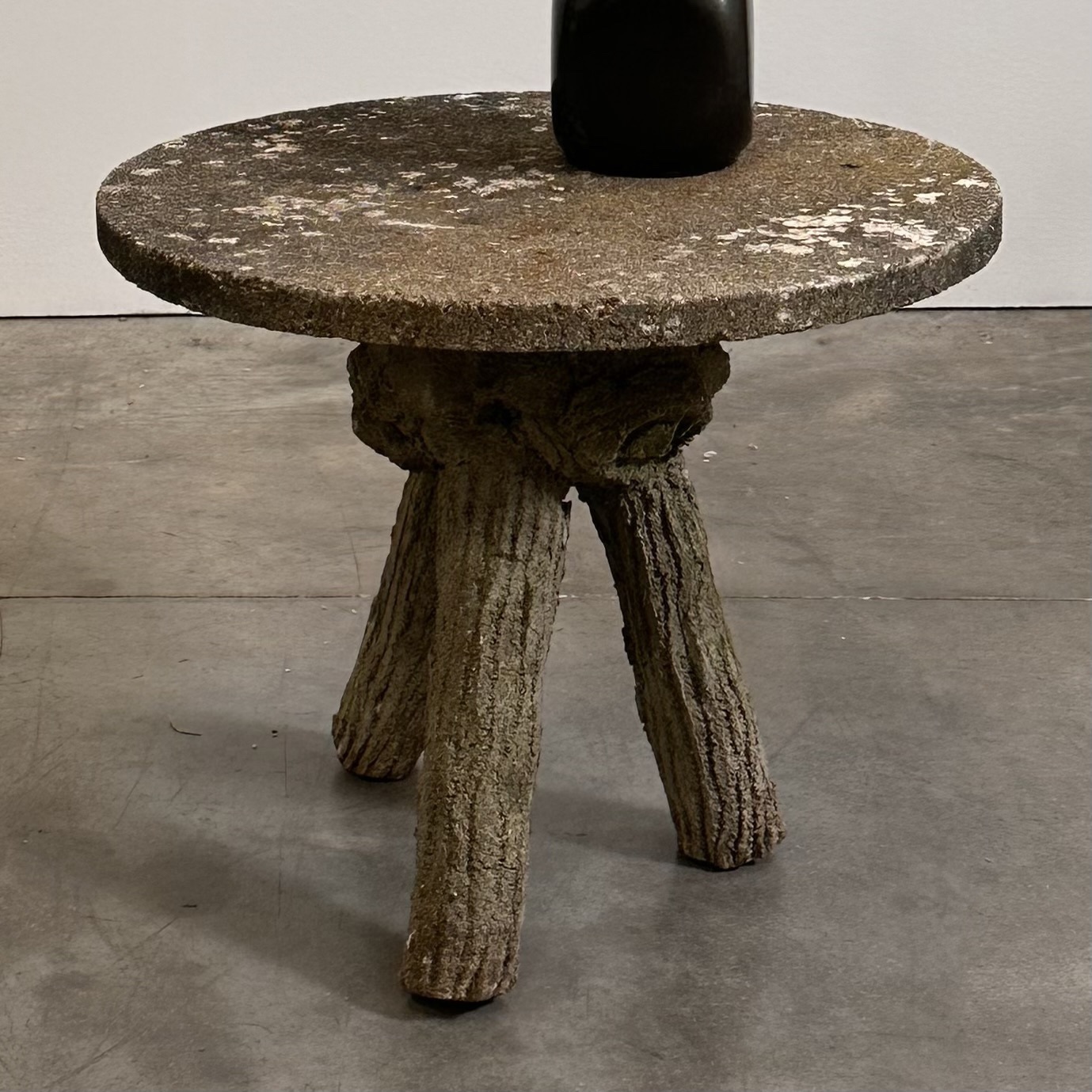 objet-vagabond-concrete-table0001