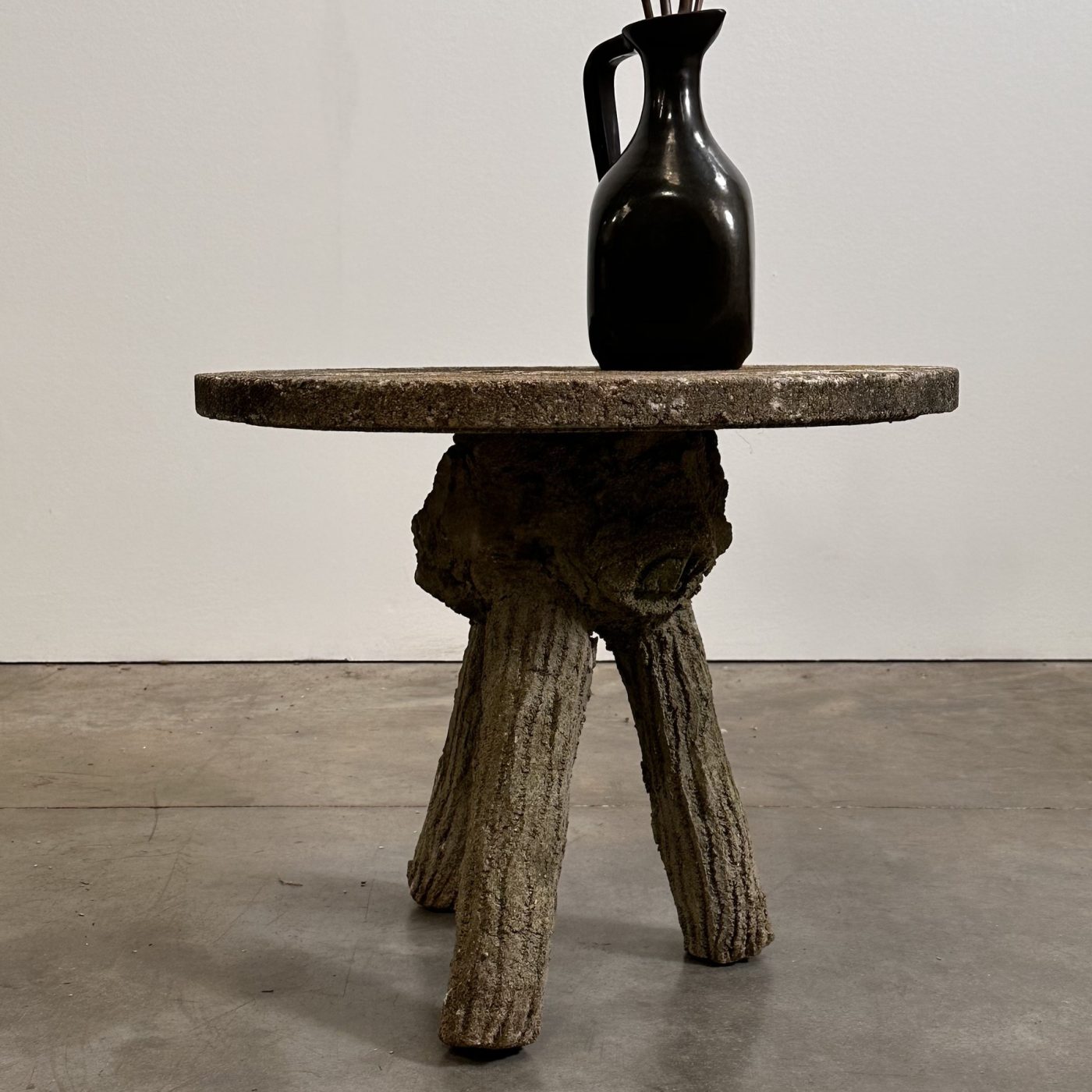 objet-vagabond-concrete-table0003